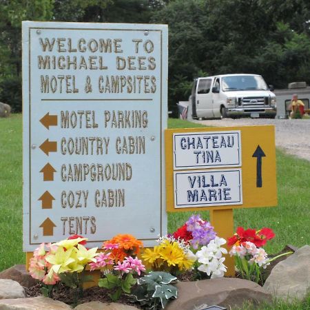 Michael Dee'S Motel East Durham Exteriör bild