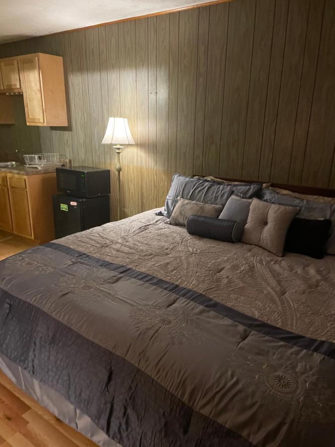 Michael Dee'S Motel East Durham Exteriör bild