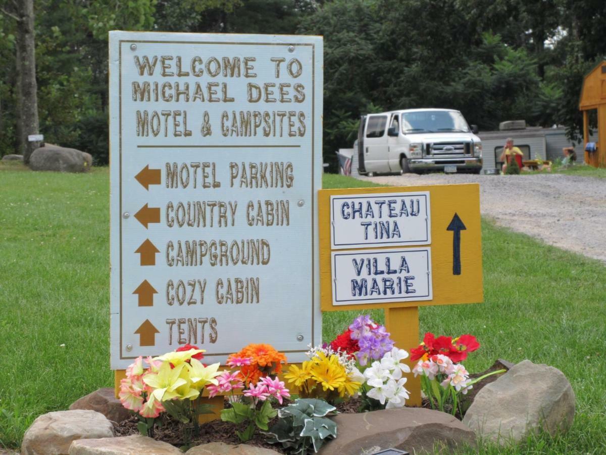 Michael Dee'S Motel East Durham Exteriör bild